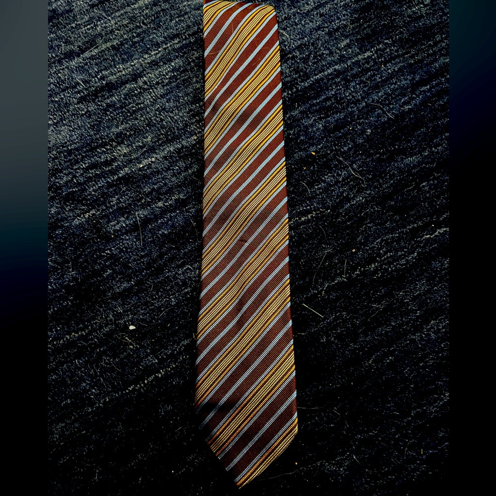 Brioni tie in good condition.